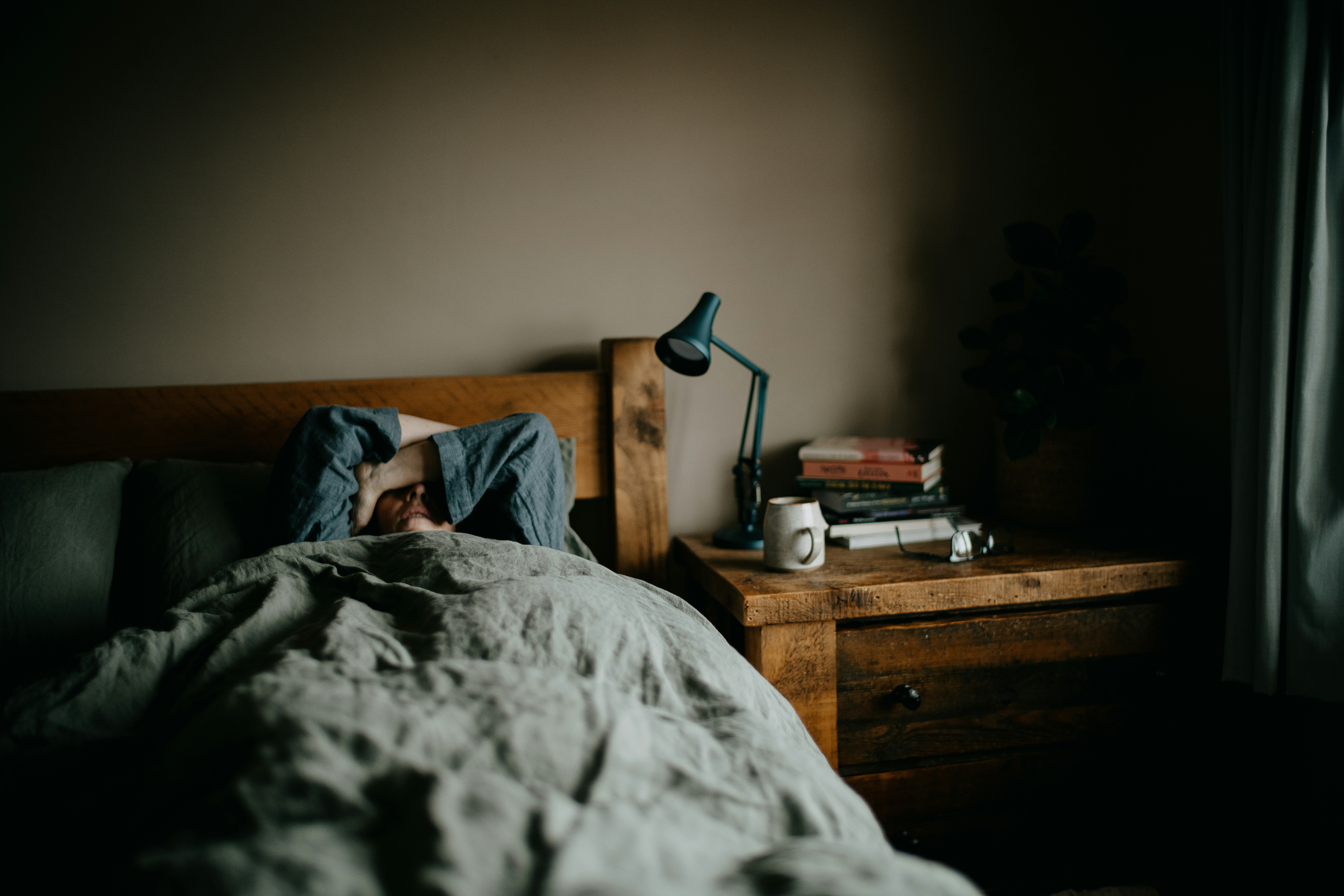 The Science of the Snooze Button: Helpful Hack or Sleep Saboteur? ⏰😴