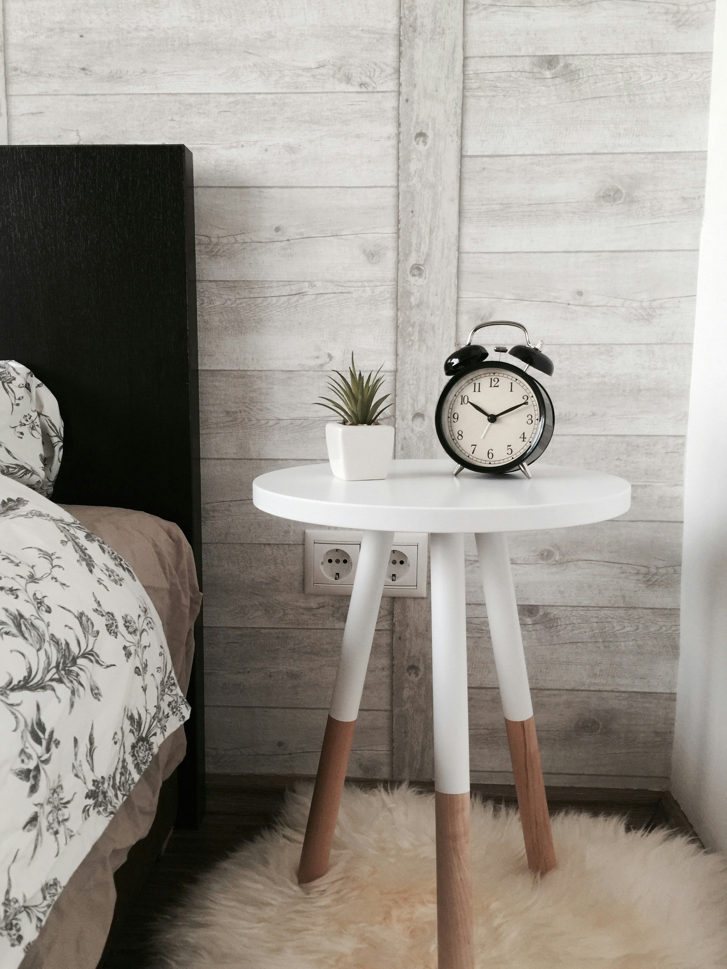 Night Owls vs Early Birds: Why Your Sleep Schedule Isn’t Just Laziness 🦉🌞